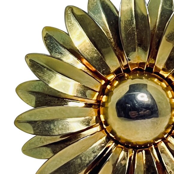 Vintage Runway Style Gold Tone Flower Brooch (5738) - Picture 2 of 6